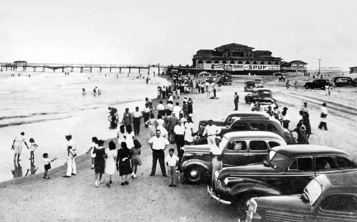 La playa fue un paseo obligadom a partir de la década de 1920. Archivo de Tampico